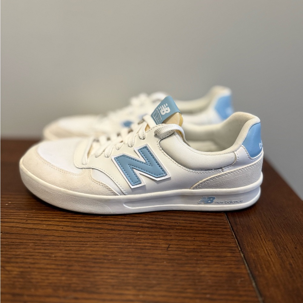 New Balance Sneakers in White and Light‎ Blue Court 300